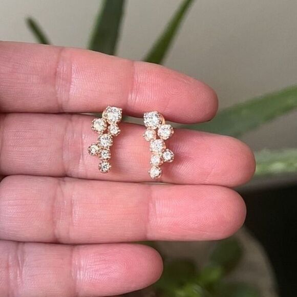 The Dainty Cluster Rose Gold stud earrings with cubic zirconia over 925. - Picture 2 of 6